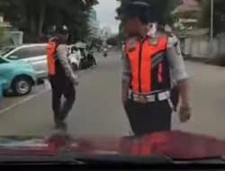 Viral Video Petugas Dishub DKI Naik ke Kap Mesin Mobil, Begini Kronologinya