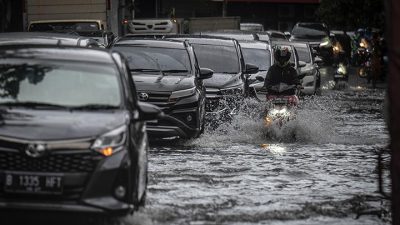 Pengendara Mobil Patut Waspada Aquaplaning Saat Musim Hujan, Apa itu?
