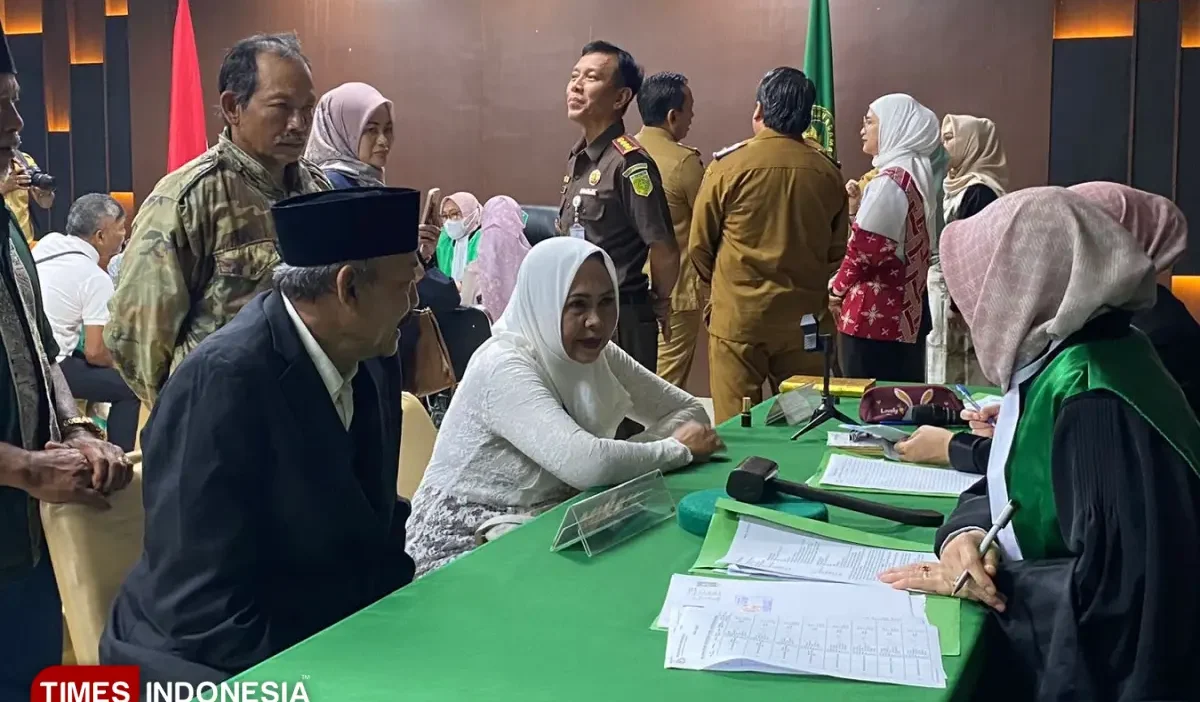 Nikah Siri 30 Tahun, Warga Malang Akhirnya Resmi Menikah Lewat Sidang Gratis