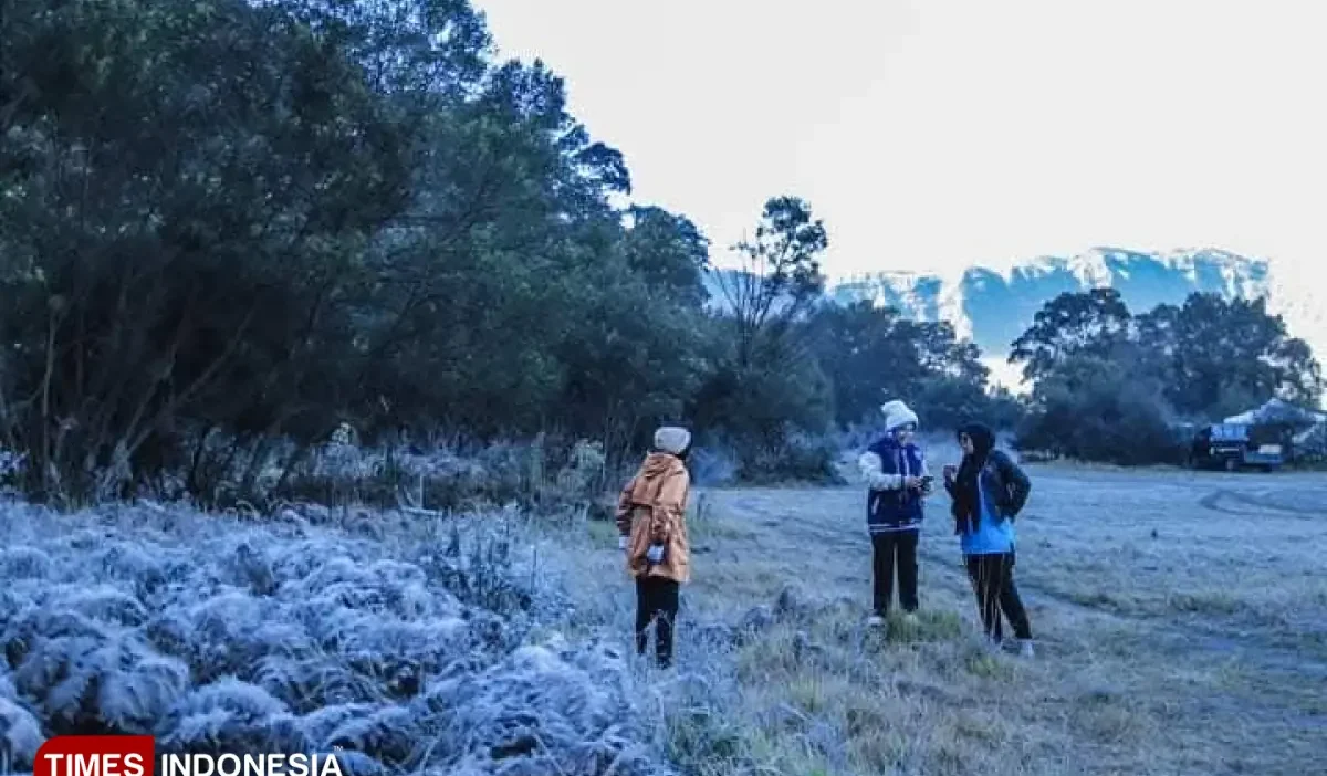 Embun Upas Kembali Menyapa Lautan Pasir Gunung Bromo