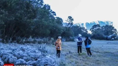 Embun Upas Kembali Menyapa Lautan Pasir Gunung Bromo